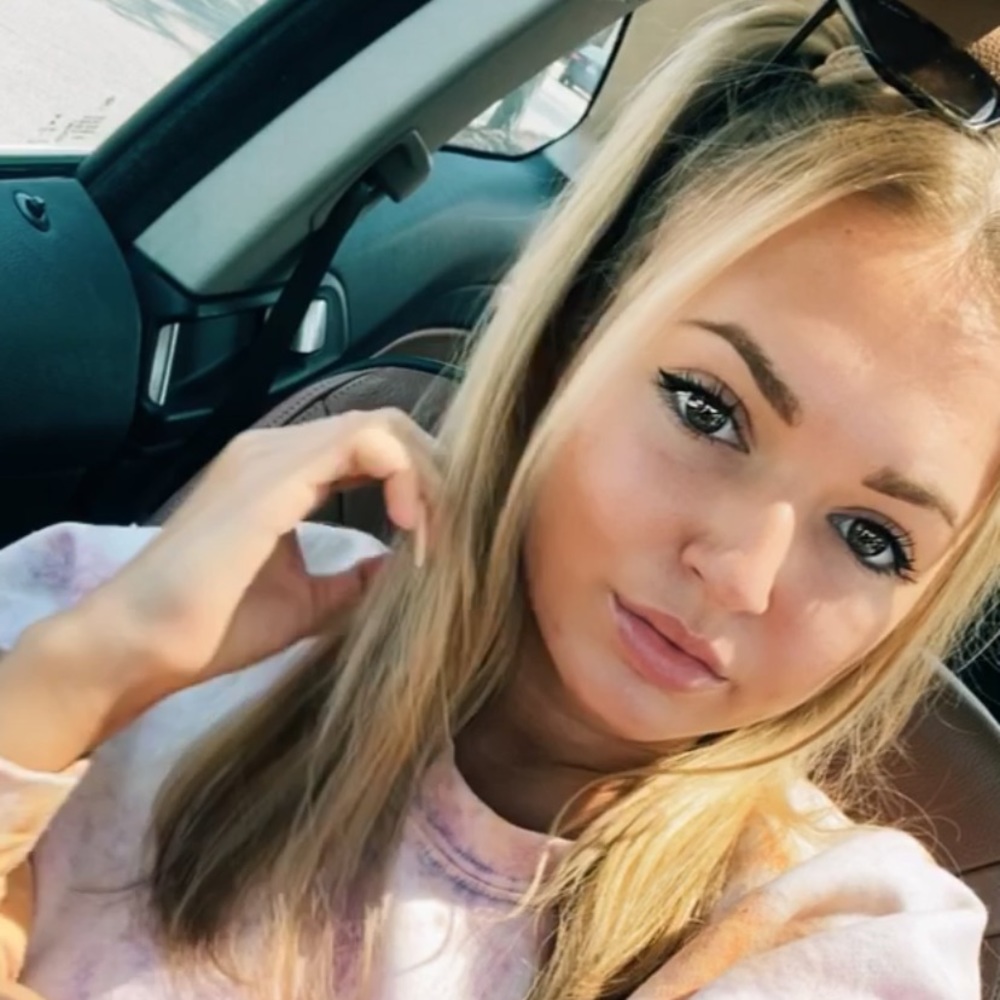 Meet your Posher, Elyza